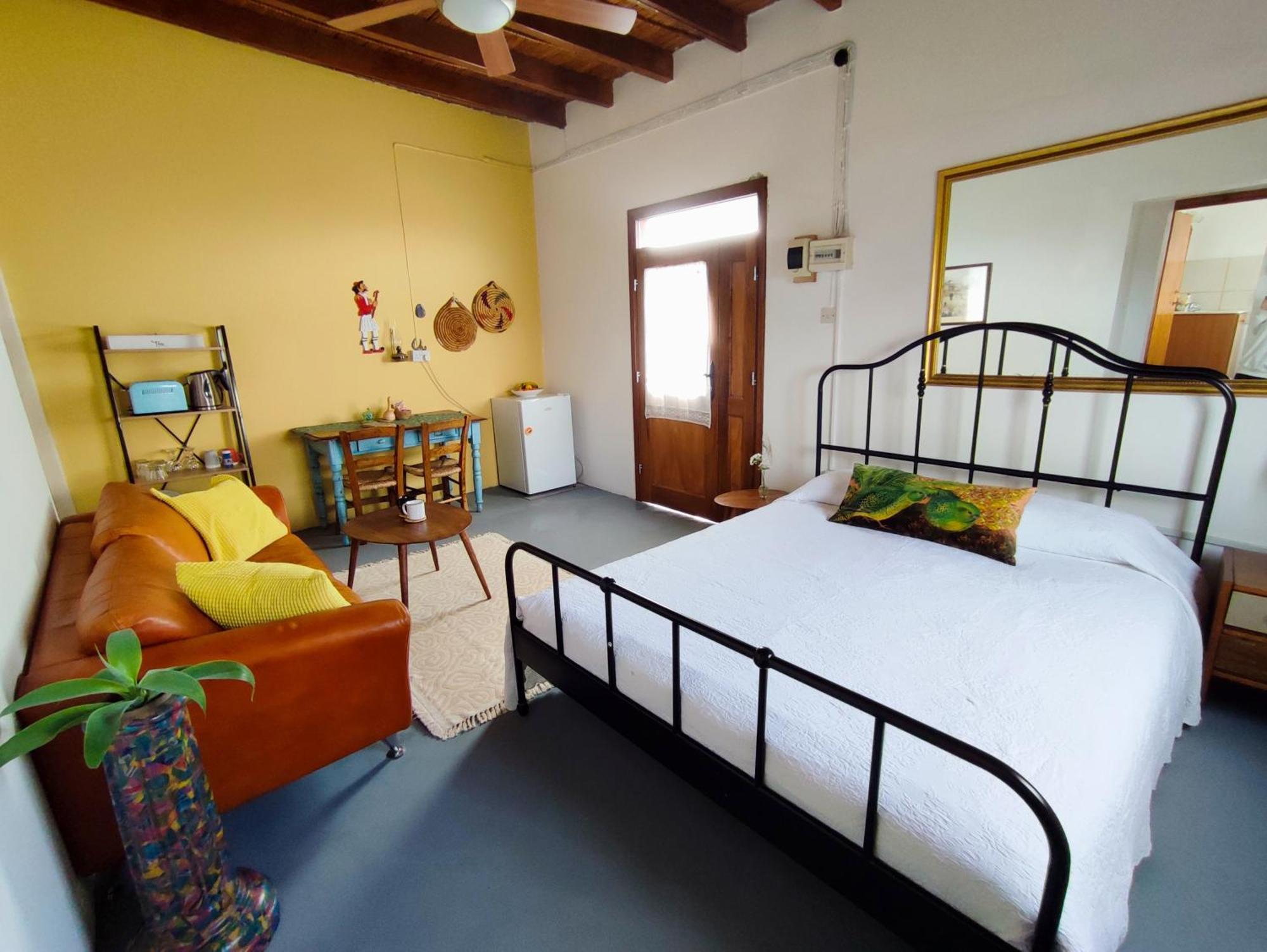 Faith'S Stone House Guest House Simou Luaran gambar