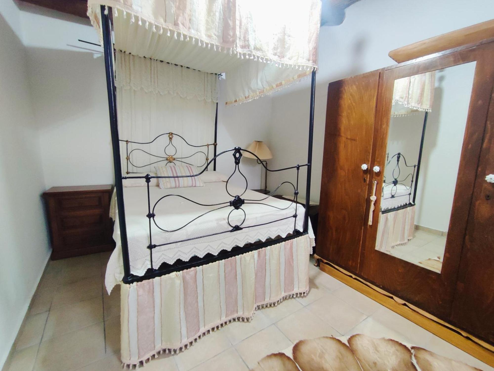 Faith'S Stone House Guest House Simou Luaran gambar