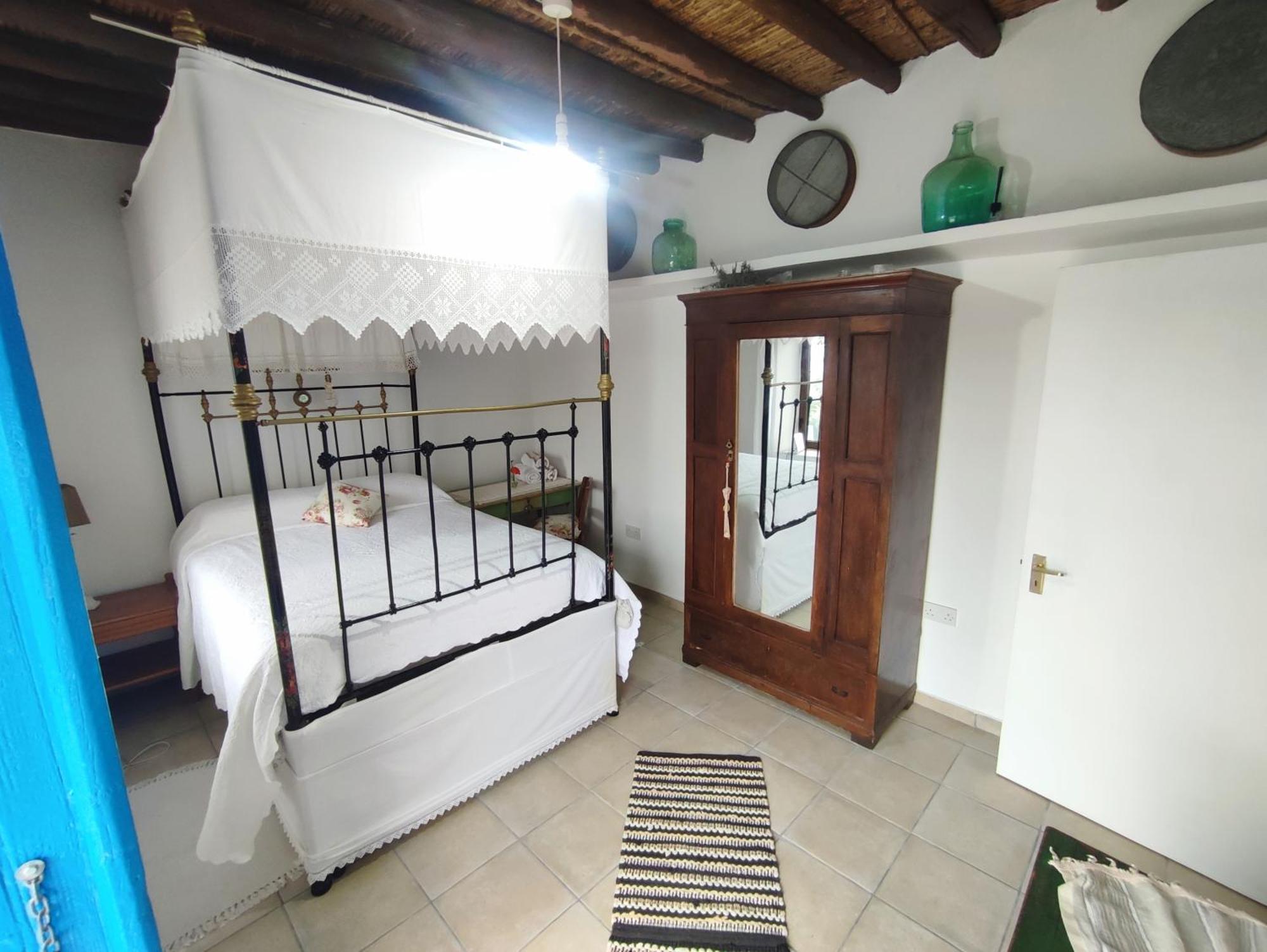 Faith'S Stone House Guest House Simou Luaran gambar