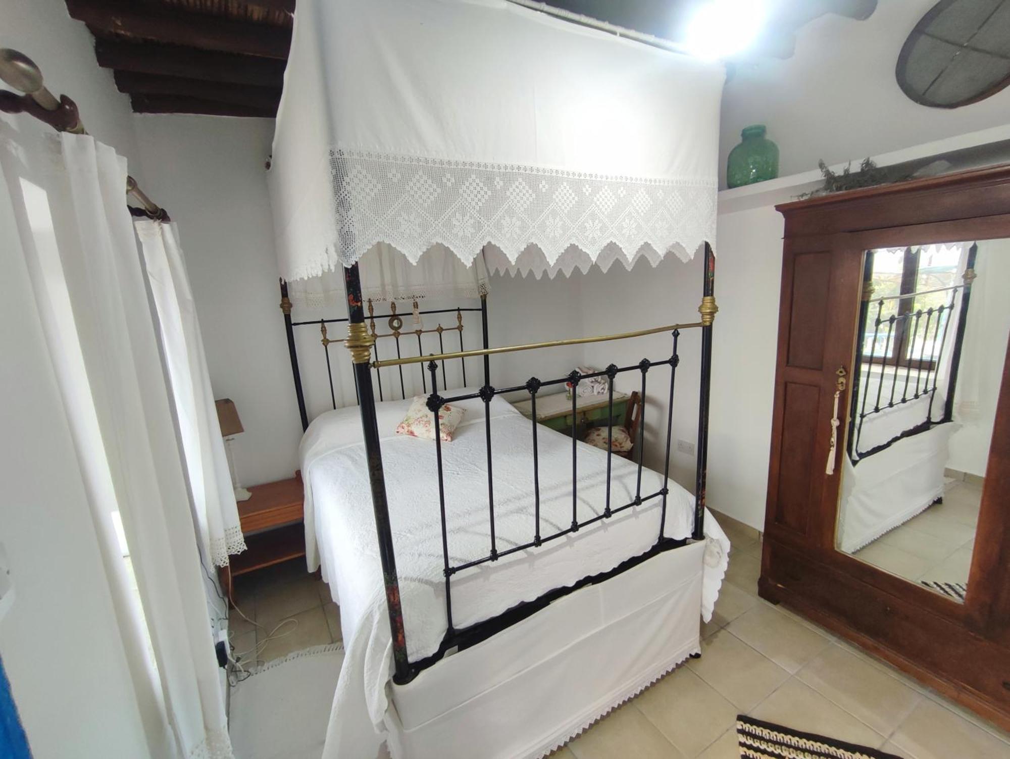 Faith'S Stone House Guest House Simou Luaran gambar